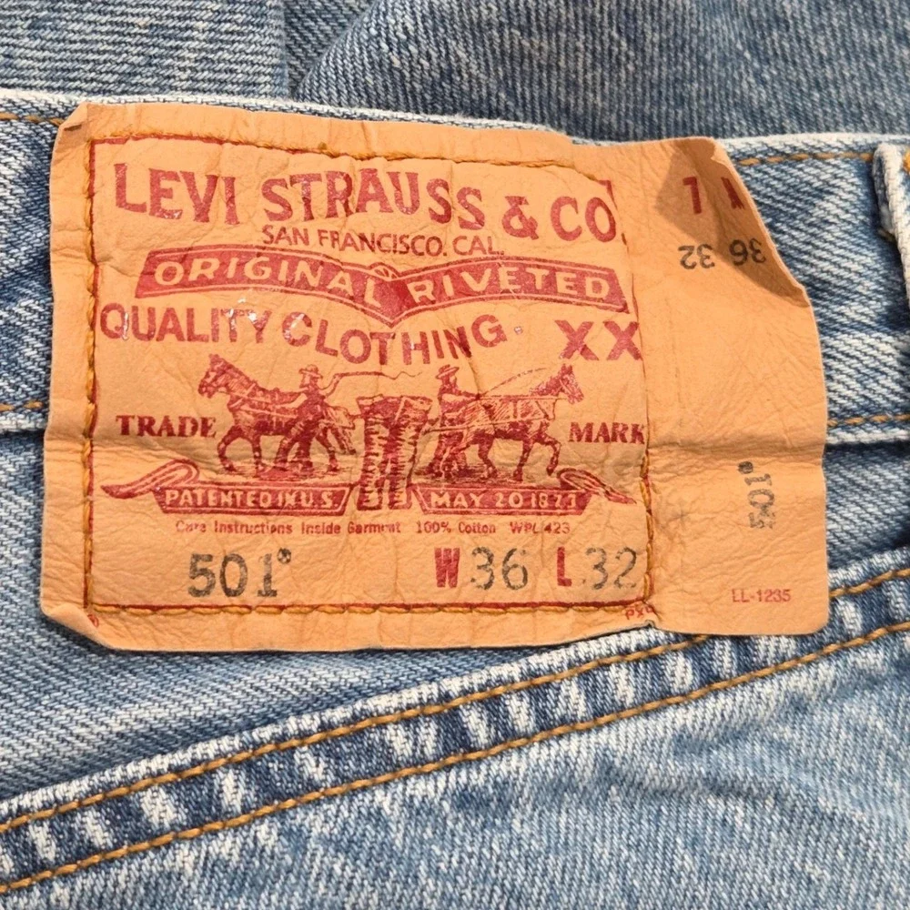Levis 501 Jeans Mens 36x32 Light Wash Blue Straight Leg Button Fly Y2K 333M
